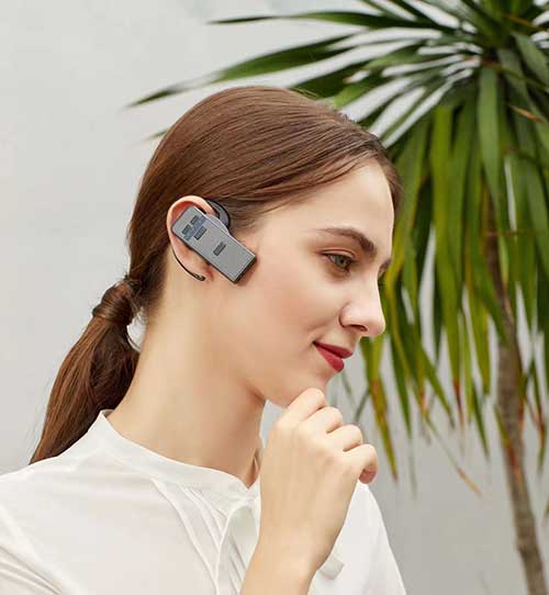 金華無線講解器佩戴效果.jpg 金華無線講解器佩戴效果.jpg